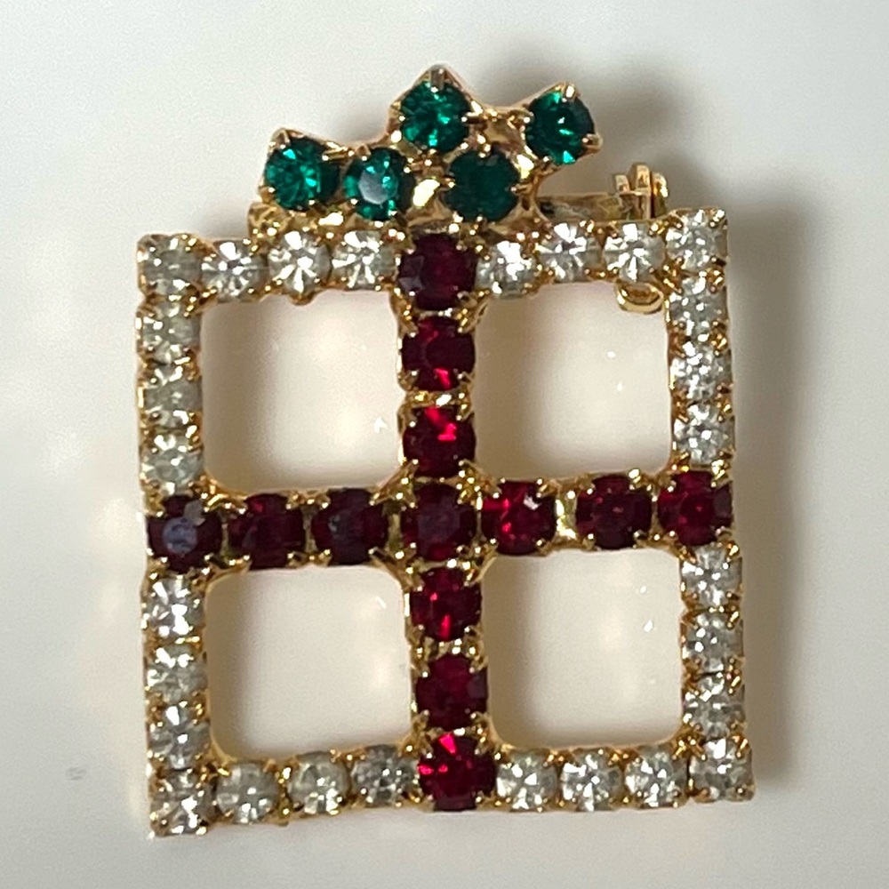 Holiday Christmas Pin Brooch Rhinestone Present Gold Tone Green Red Vintage